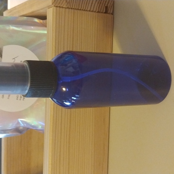 Hand crafted Lavender Blossom room spray 1.7 oz nwt - Picture 2 of 2